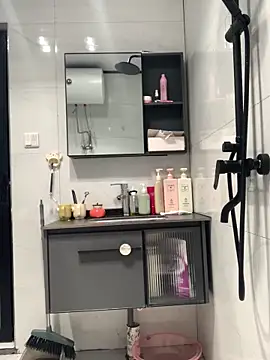 Snapshot of Aimeil chatting on January 2025 12:57:02 PM Aimeil online show from January 2025 12:57:02 PM