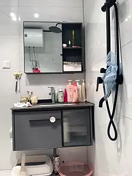 Snapshot of Aimeil chatting on March 2025 12:44:02 PM Aimeil online show from March 2025 12:44:02 PM