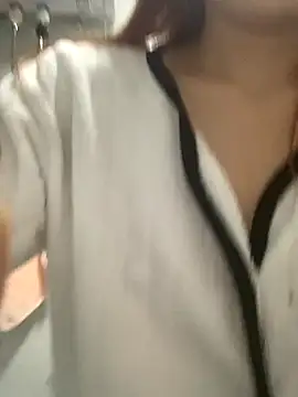 Snapshot of Aimeil chatting on November 2025 05:04:02 PM Aimeil online show from November 2025 05:04:02 PM