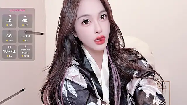 Snapshot of Neyllar chatting on October 2025 11:03:01 AM Neyllar online show from October 2025 11:03:01 AM