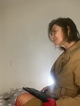 Liloo8923 online show from October 2025 01:27:02 AM