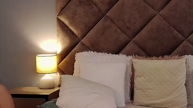 Snapshot of JaquelineM chatting on October 2025 07:07:02 AM JaquelineM online show from October 2025 07:07:02 AM