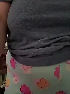 Snapshot of Sweetleeahxx chatting on July 2026 11:25:01 AM Sweetleeahxx online show from July 2026 11:25:01 AM