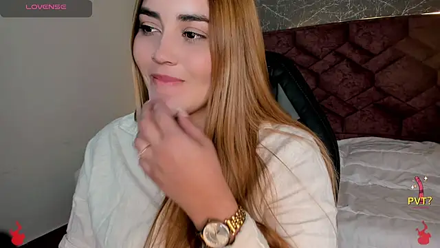 Lucia star   online show from December 2024 10:20:02 PM