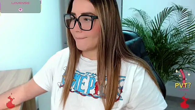 Lucia star   online show from April 2026 08:20:01 PM