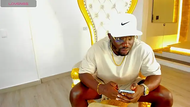 Latrellx7 online show from February 2025 11:44:02 AM