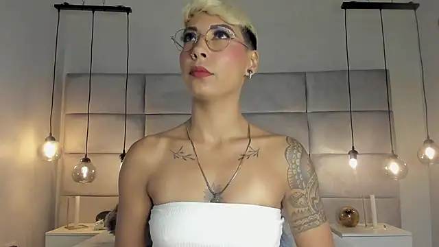 Snapshot of MiaMorgan_ chatting on January 2025 12:02:02 PM MiaMorgan online show from January 2025 12:02:02 PM