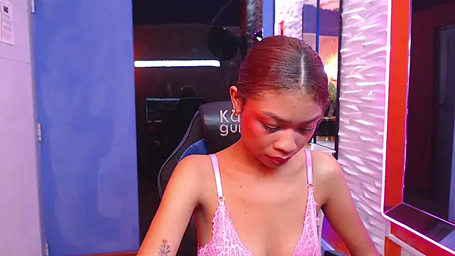 Perla prg online show from February 2025 06:31:01 PM