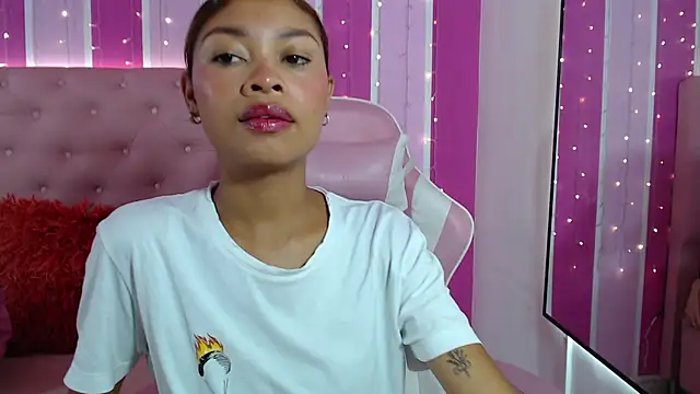 Perla prg online show from March 2025 01:40:02 PM