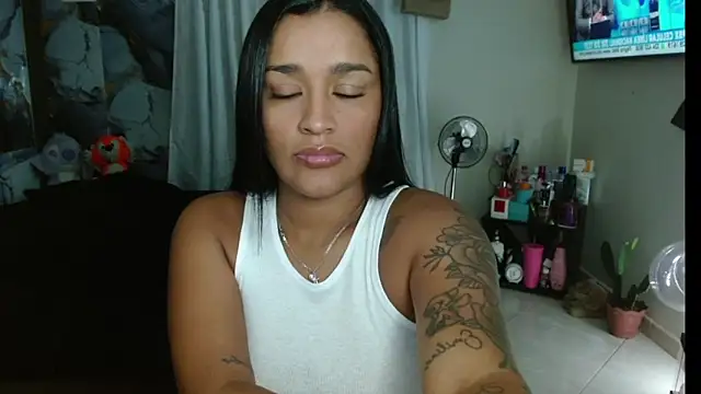 Snapshot of KatalinnaBrown chatting on November 2025 10:18:02 AM KatalinnaBrown online show from November 2025 10:18:02 AM