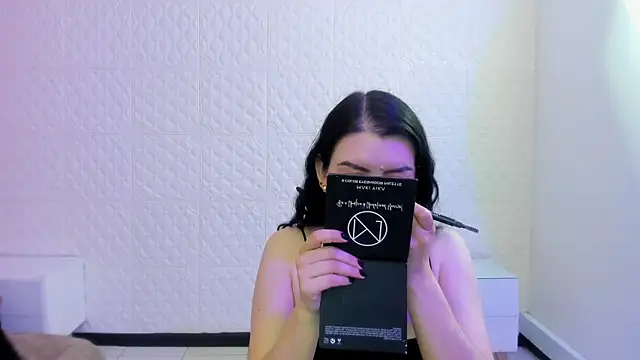 Snapshot of Violetaa_diazz chatting on April 2026 09:06:02 PM Violetaa diazz online show from April 2026 09:06:02 PM