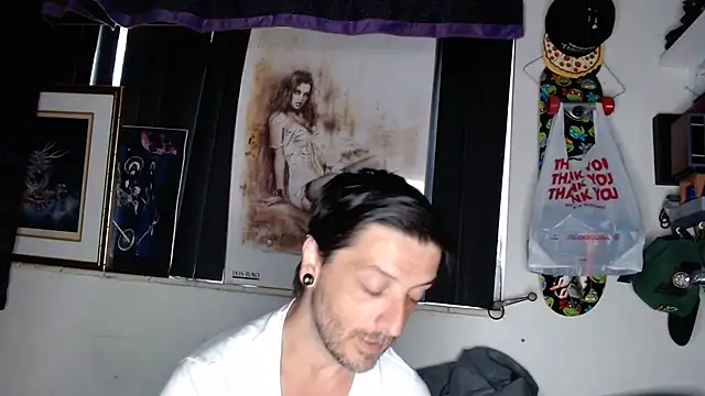 Snapshot of titclitcmndr chatting on January 2025 08:04:01 PM titclitcmndr online show from January 2025 08:04:01 PM