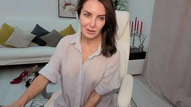 Beylly online show from November 2025 03:47:01 PM