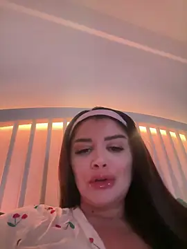 Snapshot of Amberseyes chatting on April 2026 05:10:01 PM Amberseyes online show from April 2026 05:10:01 PM
