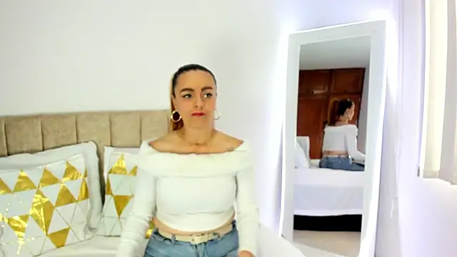 Snapshot of cristalwalker__ chatting on November 2025 12:37:02 PM cristalwalker online show from November 2025 12:37:02 PM