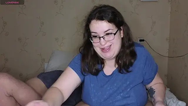 Snapshot of AlexAndVlada chatting on January 2025 09:55:02 PM AlexAndVlada online show from January 2025 09:55:02 PM