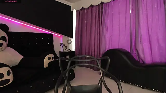 Coral Gibson online show from January 2026 01:37:02 PM