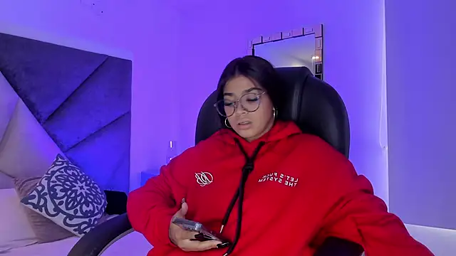 GiaFu online show from November 2025 05:01:02 PM