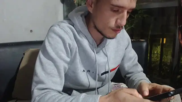 roystonee01 online show from November 2025 06:40:02 AM