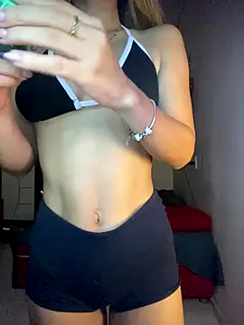 Carolinen online show from September 2025 06:19:01 PM