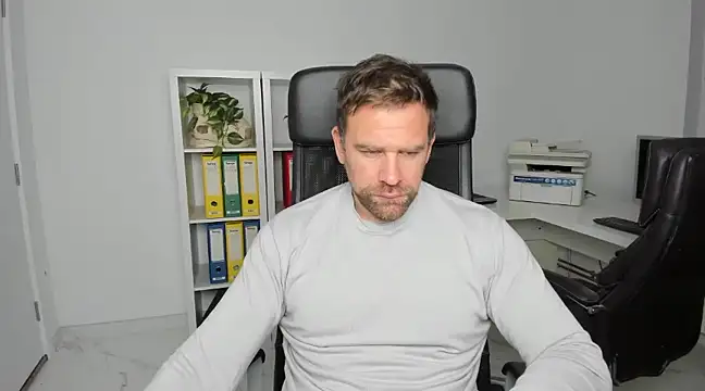 Snapshot of John-E-Dough chatting on December 2024 05:37:01 AM John-E-Dough online show from December 2024 05:37:01 AM