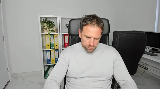 Snapshot of John-E-Dough chatting on December 2024 08:16:01 AM John-E-Dough online show from December 2024 08:16:01 AM