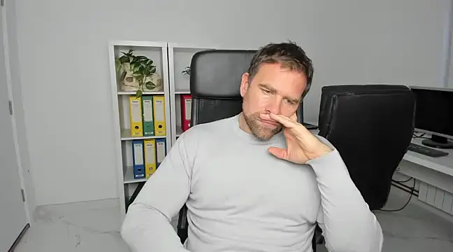 Snapshot of John-E-Dough chatting on December 2024 08:01:02 AM John-E-Dough online show from December 2024 08:01:02 AM