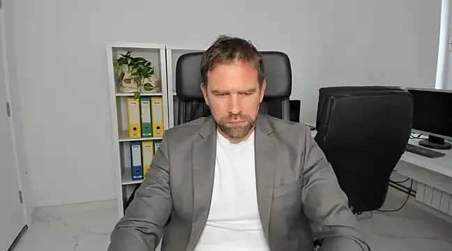 Snapshot of John-E-Dough chatting on December 2024 08:59:01 AM John-E-Dough online show from December 2024 08:59:01 AM