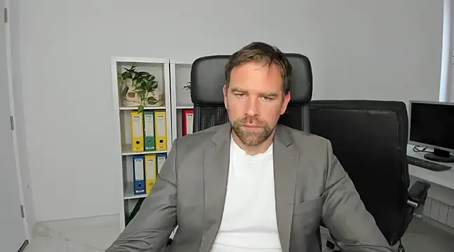 Snapshot of John-E-Dough chatting on December 2024 08:44:02 AM John-E-Dough online show from December 2024 08:44:02 AM