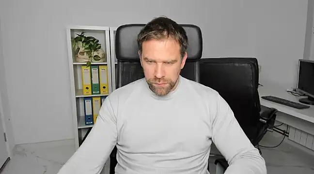 Snapshot of John-E-Dough chatting on December 2024 04:45:02 AM John-E-Dough online show from December 2024 04:45:02 AM