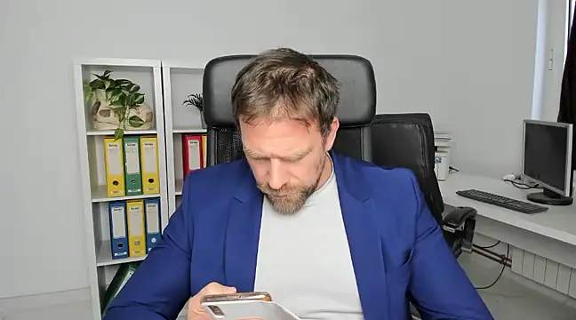 Snapshot of John-E-Dough chatting on December 2024 08:02:02 AM John-E-Dough online show from December 2024 08:02:02 AM