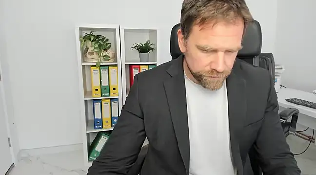 Snapshot of John-E-Dough chatting on December 2024 08:12:01 AM John-E-Dough online show from December 2024 08:12:01 AM