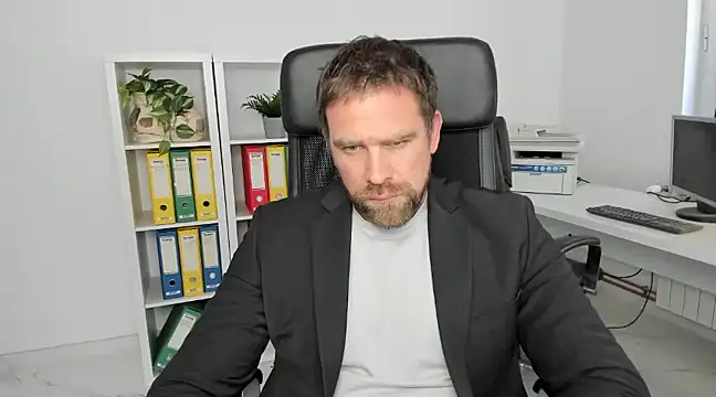 Snapshot of John-E-Dough chatting on December 2024 07:18:02 AM John-E-Dough online show from December 2024 07:18:02 AM