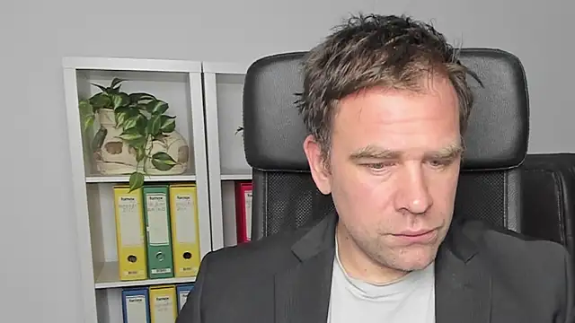 Snapshot of John-E-Dough chatting on December 2024 04:53:02 AM John-E-Dough online show from December 2024 04:53:02 AM