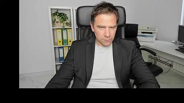 Snapshot of John-E-Dough chatting on December 2024 01:42:02 PM John-E-Dough online show from December 2024 01:42:02 PM