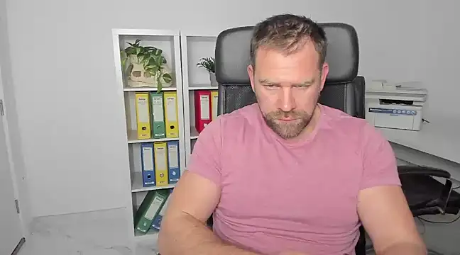 Snapshot of John-E-Dough chatting on January 2025 04:52:01 AM John-E-Dough online show from January 2025 04:52:01 AM