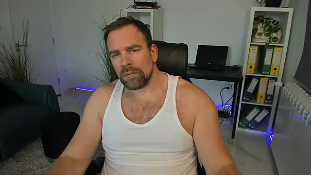 Snapshot of John-E-Dough chatting on November 2025 08:58:01 AM John-E-Dough online show from November 2025 08:58:01 AM