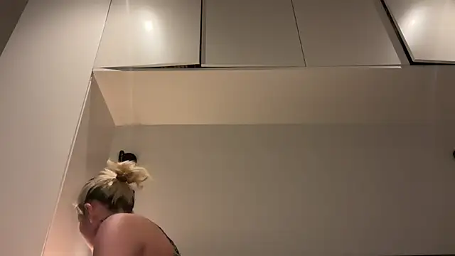 Leylah Linda online show from March 2026 08:59:02 PM