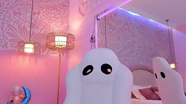 Snapshot of EmilyCollinss1 chatting on December 2025 06:30:02 AM EmilyCollinss1 online show from December 2025 06:30:02 AM