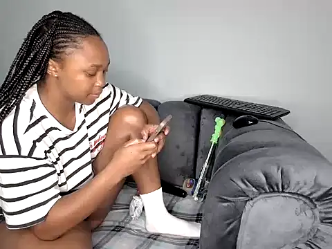 Pearl 00 online show from October 2025 04:49:01 AM