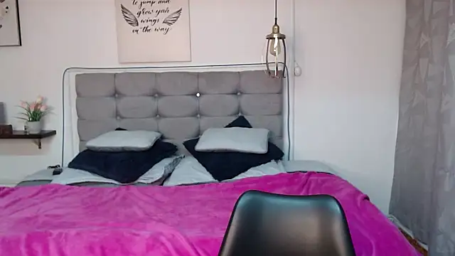 Snapshot of Brown_Pearl chatting on December 2024 06:52:02 PM Brown Pearl online show from December 2024 06:52:02 PM