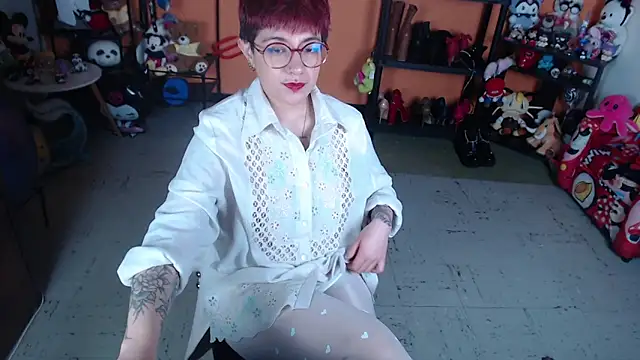 Snapshot of MissMiia2 chatting on June 2026 10:19:02 AM MissMiia2 online show from June 2026 10:19:02 AM