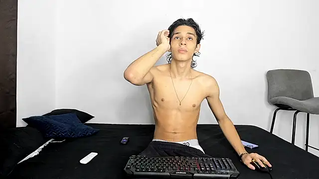 Snapshot of evanscollins chatting on December 2025 10:27:01 PM evanscollins online show from December 2025 10:27:01 PM