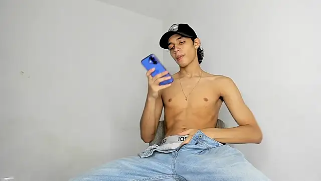 Snapshot of evanscollins chatting on December 2025 09:55:01 PM evanscollins online show from December 2025 09:55:01 PM