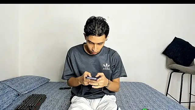 Snapshot of evanscollins chatting on February 2026 11:41:02 PM evanscollins online show from February 2026 11:41:02 PM