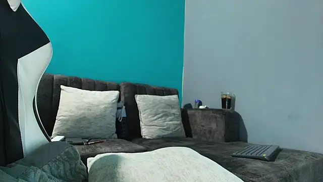 skinny and boyfriend online show from November 2025 04:30:02 PM