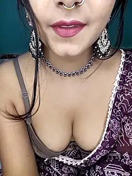 Snapshot of Diamond_queeen chatting on December 2024 10:23:02 PM Diamond queeen online show from December 2024 10:23:02 PM