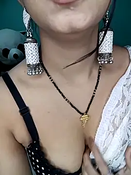 Snapshot of Diamond_queeen chatting on February 2025 12:21:01 PM Diamond queeen online show from February 2025 12:21:01 PM