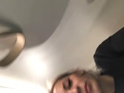 Diamond Bunny  online show from December 2024 06:03:02 PM