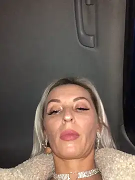 Diamond Bunny  online show from December 2024 04:35:02 PM